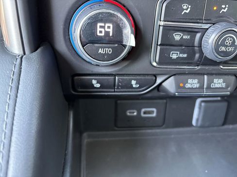 Used 2023 Chevrolet Suburban Z71 w/ Luxury Package image 31