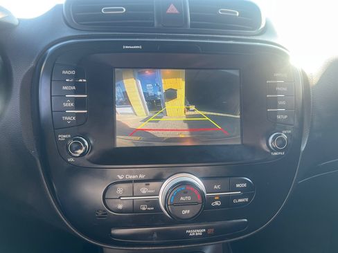 Used 2018 Kia Soul + FWD image 19