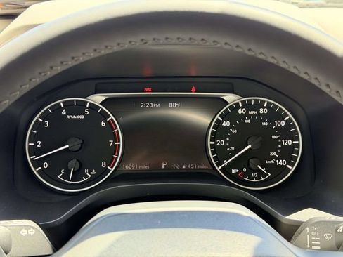 Certified 2025 Nissan Rogue SV AWD/4WD image 23
