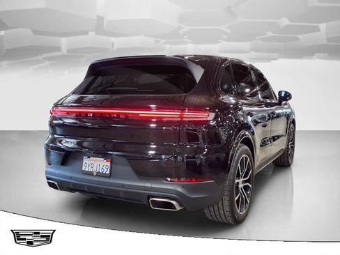 Used 2024 Porsche Cayenne AWD/4WD image 2