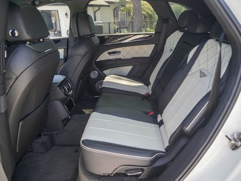 Used 2021 Bentley Bentayga AWD/4WD image 88