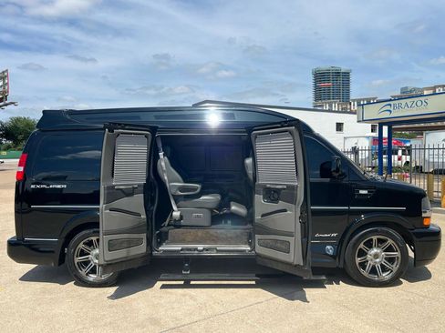 Used 2016 Chevrolet Express 2500 RWD image 66