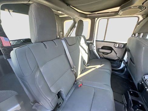 Used 2022 Jeep Wrangler Unlimited Sport image 30