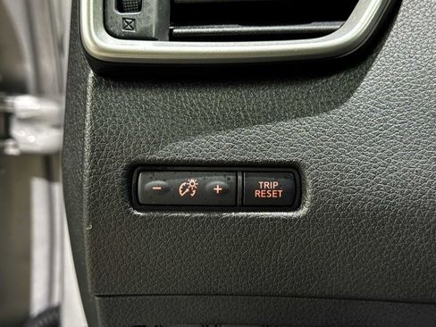 Used 2016 Nissan Rogue SL w/ SL Premium Package image 36