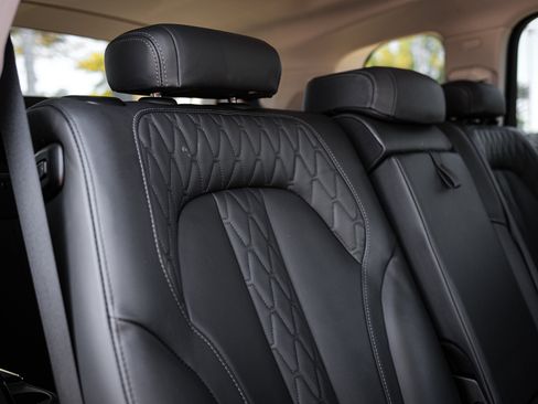 Used 2023 BMW X7 xDrive40i image 32