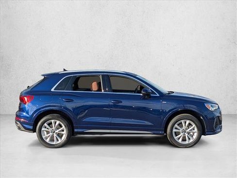 Certified 2025 Audi Q3 2.0T Premium w/ Convenience Package image 4