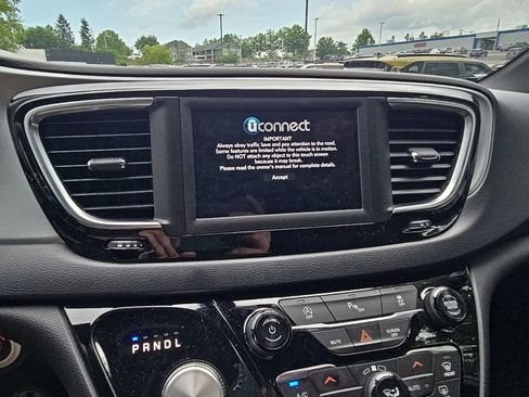 Used 2019 Chrysler Pacifica Touring Plus w/ S Appearance Package FWD image 20