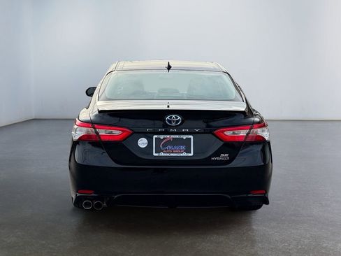 Used 2020 Toyota Camry SE w/ Sunroof Package image 6