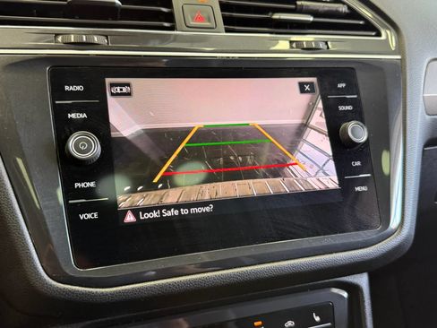 Used 2022 Volkswagen Tiguan SE AWD/4WD image 16