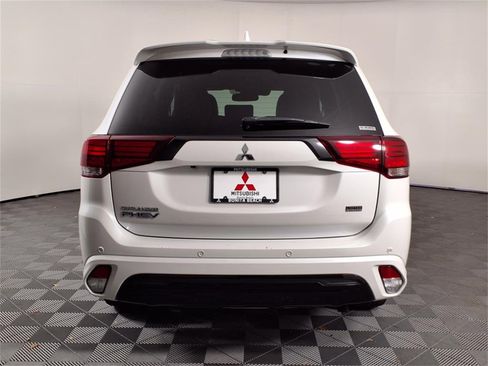 Used 2022 Mitsubishi Outlander LE image 6