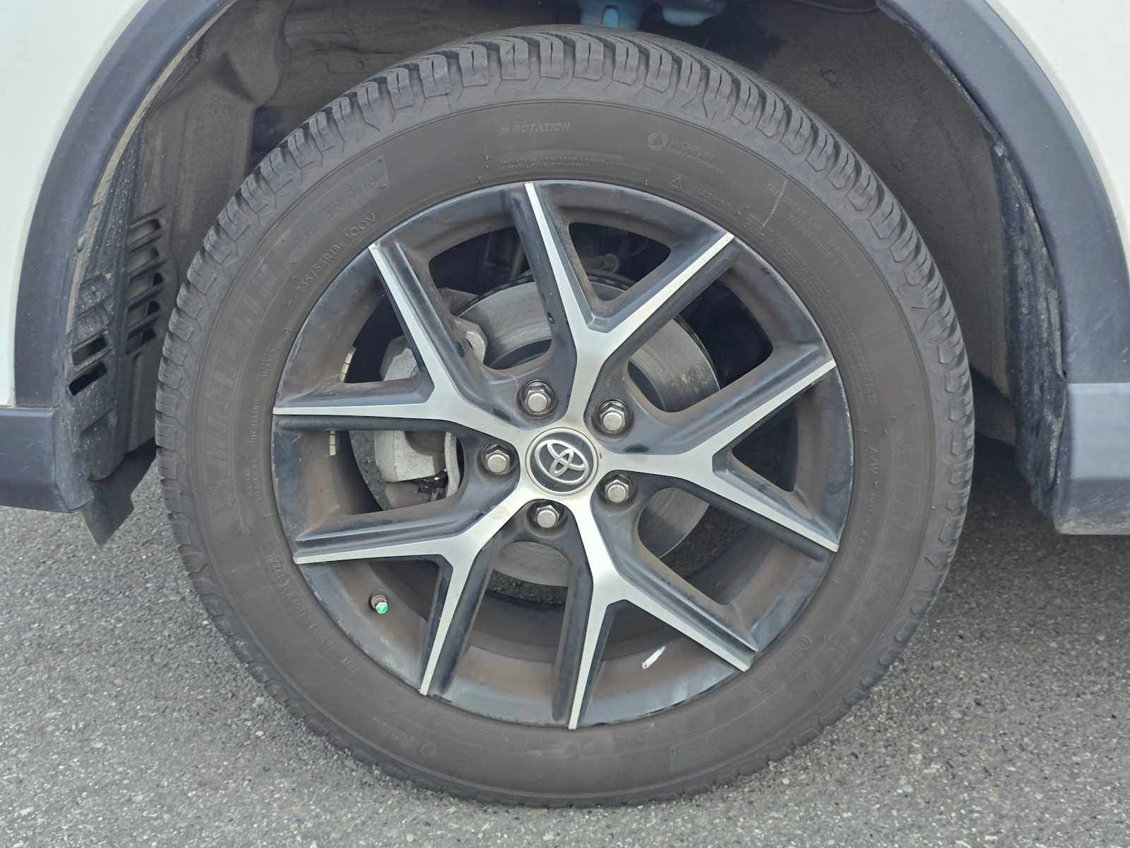 Used 2018 Toyota RAV4 SE w/ Advanced Technology Package AWD/4WD image 4