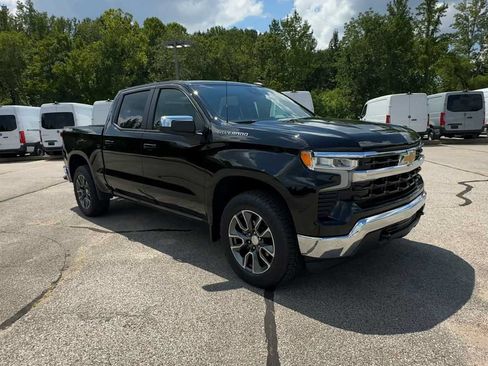 Used 2023 Chevrolet Silverado 1500 LT AWD/4WD image 2