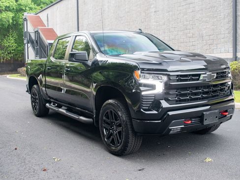 Used 2025 Chevrolet Silverado 1500 LT Trail Boss w/ Convenience Package II AWD/4WD image 4