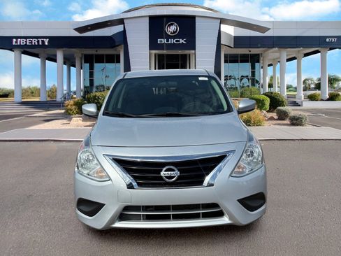 Used 2019 Nissan Versa SV FWD image 5