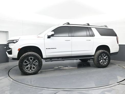 Used 2023 Chevrolet Suburban Z71 w/ Luxury Package AWD/4WD image 11