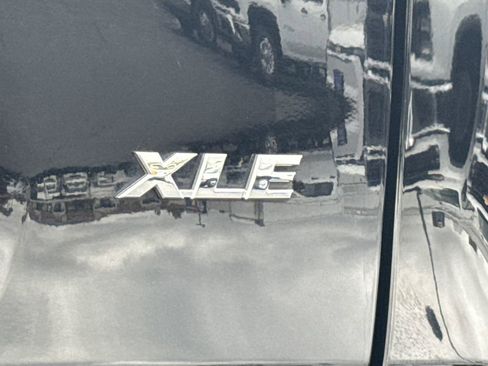 Used 2023 Toyota RAV4 XLE FWD image 10