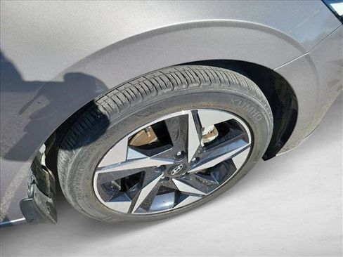 Used 2023 Hyundai Elantra SEL w/ Convenience Package image 9