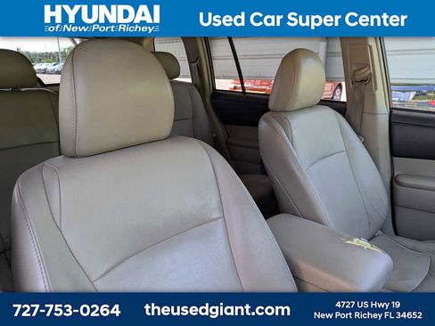 Used 2011 Toyota Highlander SE w/ Tow Pkg FWD image 6