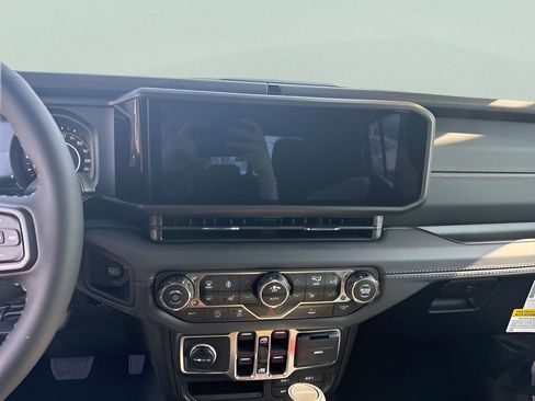 New 2026 Jeep Gladiator Sport AWD/4WD image 19