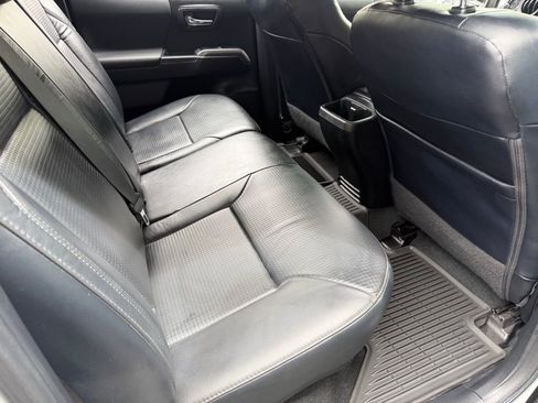 Used 2021 Toyota Tacoma TRD Off-Road w/ TRD Premium Off Road Package AWD/4WD image 23