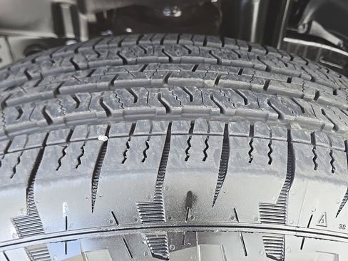 Used 2025 Jeep Wrangler Sport AWD/4WD image 12