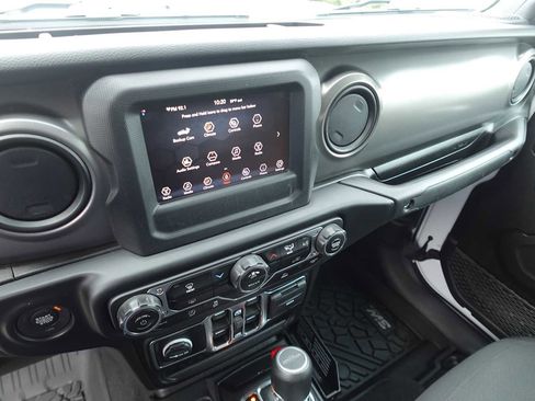 Used 2023 Jeep Gladiator Sport image 19