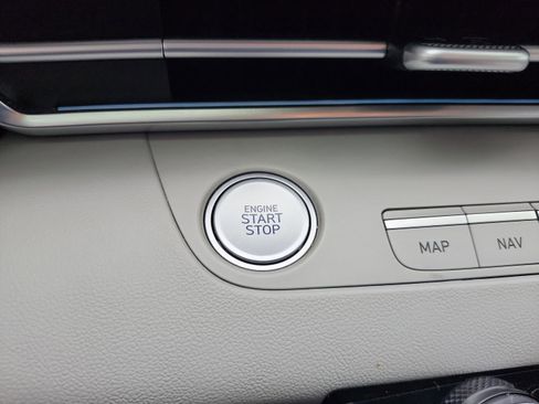 Used 2022 Hyundai Elantra Limited image 29