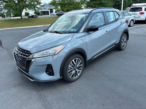 Used 2023 Nissan Kicks SR w/ SR Premium Package FWD image 17