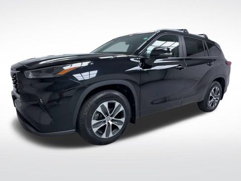 Used 2023 Toyota Highlander XLE AWD/4WD image 4