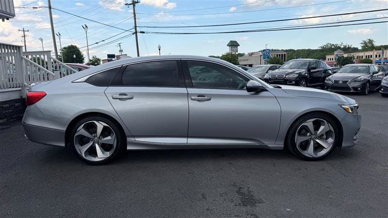 Used 2018 Honda Accord Touring image 7