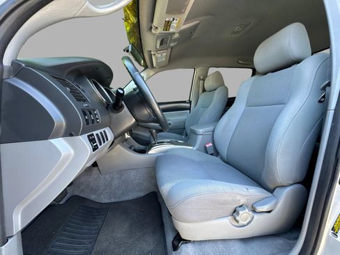 Used 2005 Toyota Tacoma PreRunner RWD image 21