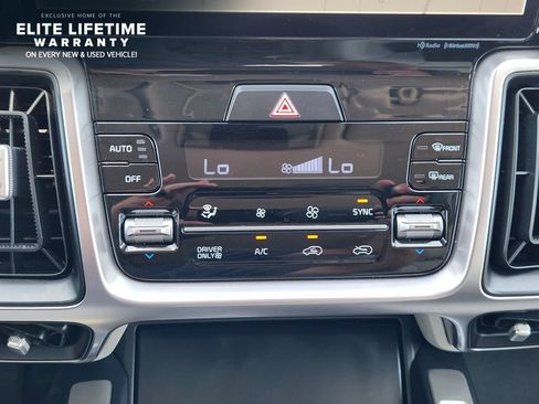 Used 2022 Kia Sorento EX FWD image 17