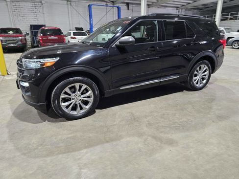 Used 2020 Ford Explorer XLT w/ Equipment Group 202A AWD/4WD image 1