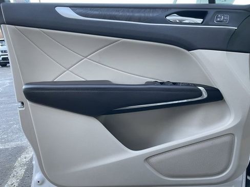 Used 2019 Lincoln MKC Reserve image 9