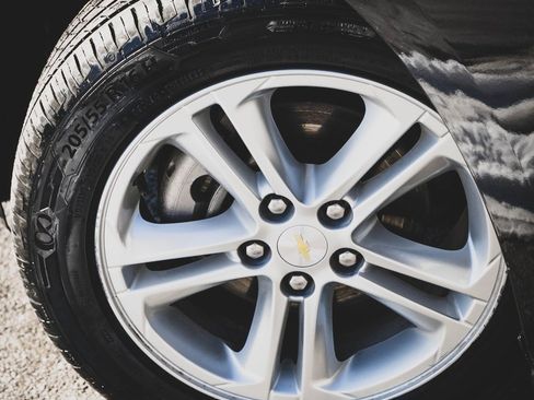 Used 2018 Chevrolet Cruze LT w/ Convenience Package image 3