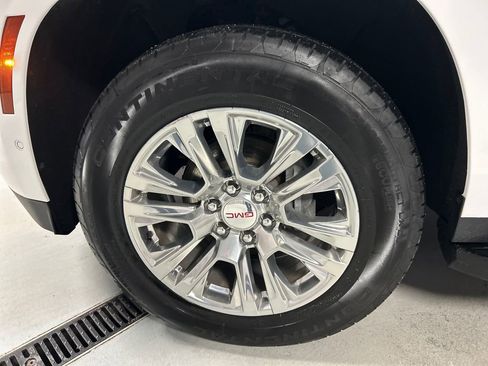 Used 2025 GMC Yukon Denali AWD/4WD image 9