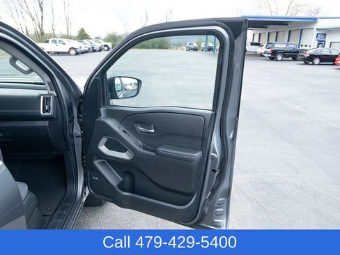 Used 2025 Nissan Frontier SV w/ SV Convenience Package image 14