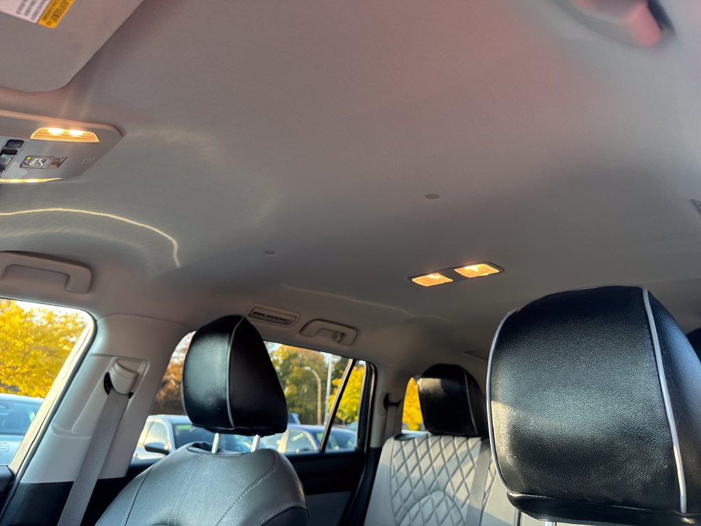 Used 2022 Toyota Highlander LE AWD/4WD image 17