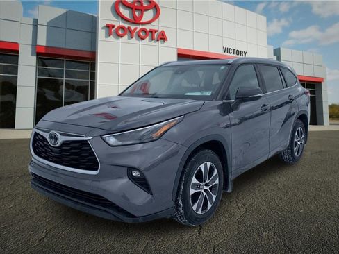 Used 2023 Toyota Highlander XLE FWD image 7