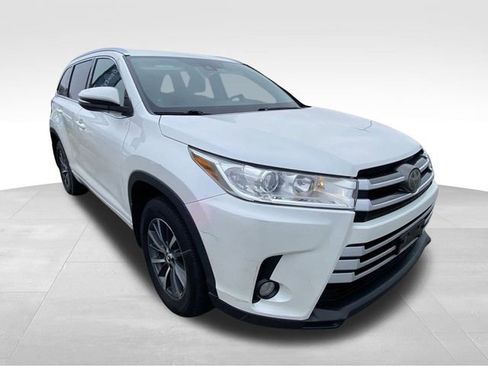 Used 2017 Toyota Highlander XLE image 14