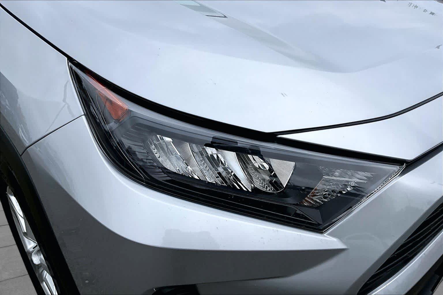Used 2019 Toyota RAV4 LE w/ Carpet Mat Package AWD/4WD image 27