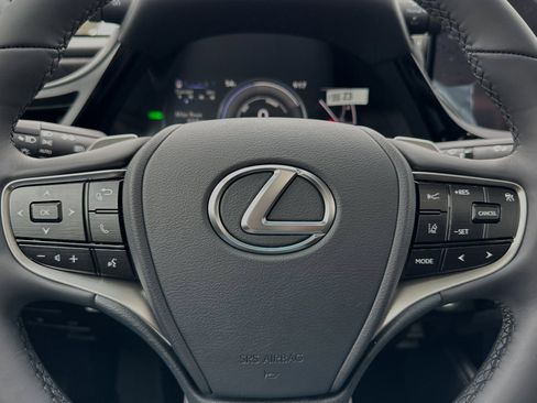 New 2024 Lexus ES 300h w/ Premium Package image 10