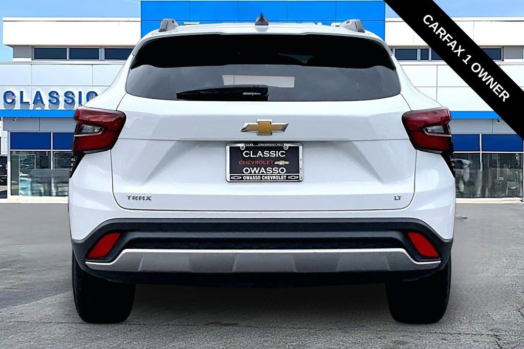 Used 2025 Chevrolet Trax LT FWD image 4