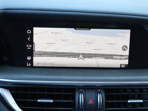 Used 2023 Alfa Romeo Stelvio Ti image 3