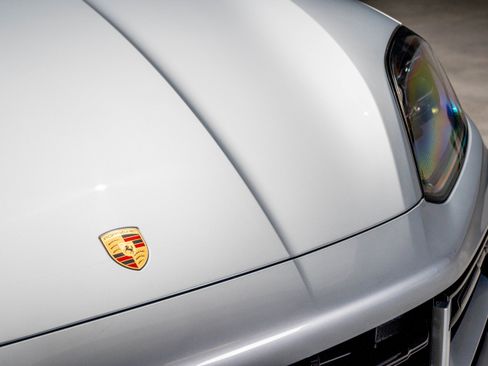 Certified 2025 Porsche Cayenne GTS AWD/4WD image 11