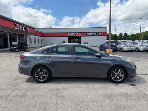 Used 2022 Kia Forte LXS FWD image 2