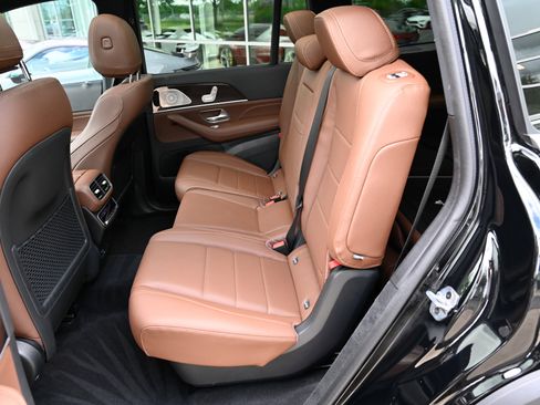 Used 2025 Mercedes-Benz GLS 450 4MATIC image 38
