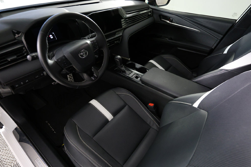 Used 2025 Toyota Camry SE w/ Convenience Package FWD image 16