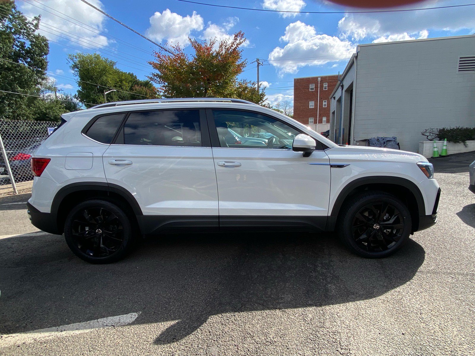 Certified 2023 Volkswagen Taos SE w/ Black Wheel Package FWD image 2