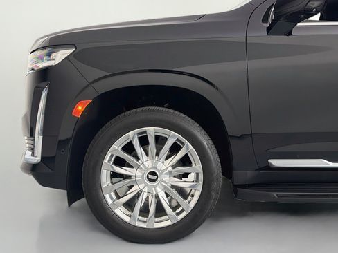 Used 2023 Cadillac Escalade Premium Luxury AWD/4WD image 11